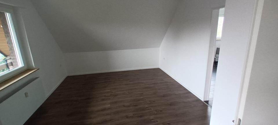 Dachgeschoßwohnung Geeste - 4 Zimmer, 110 m&sup2;, 770&euro; | Angebot:25698822