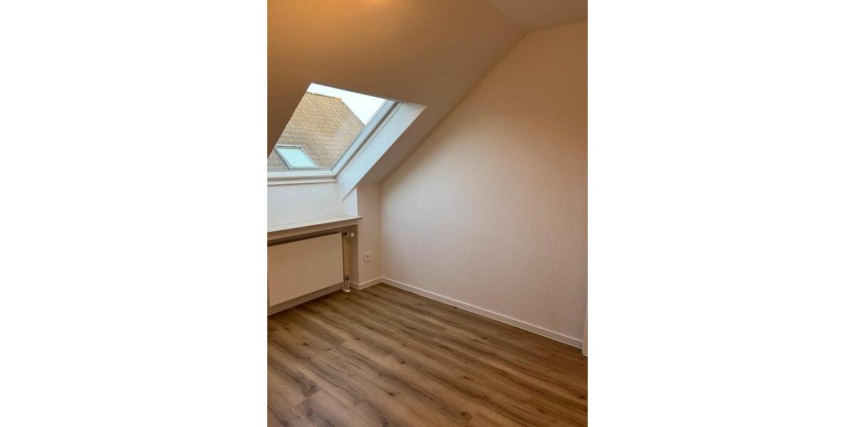 Dachgeschoßwohnung Lingen (Ems) - 3 Zimmer, 89 m&sup2;, 890&euro; | Angebot:26007346
