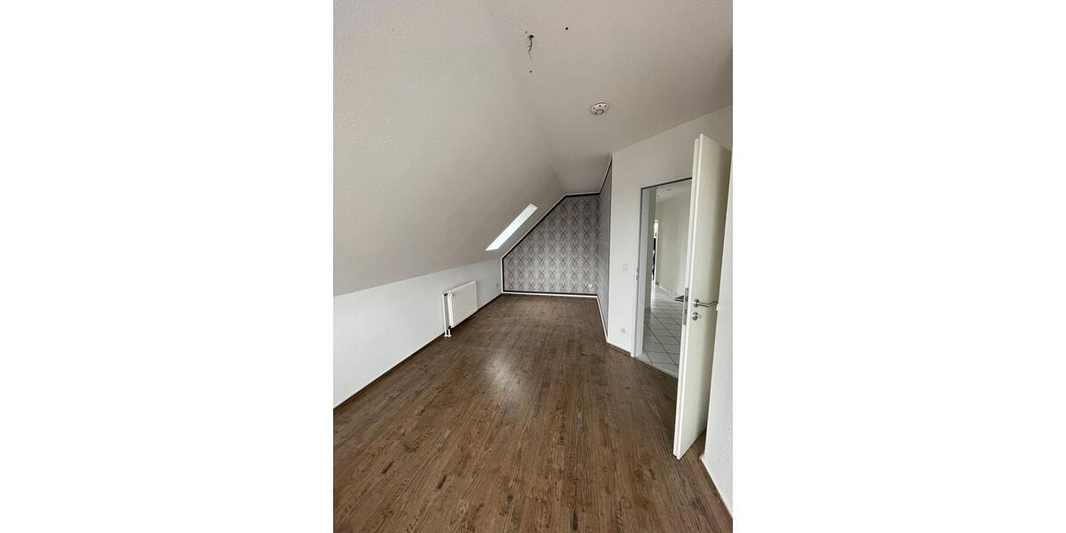 Dachgeschoßwohnung Lingen (Ems) - 3 Zimmer, 86 m&sup2;, 750&euro; | Angebot:25754003