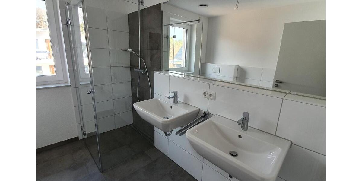 Doppelhaushälfte Lingen (Ems) - 5 Zimmer, 125 m&sup2;, 1.296&euro; | Angebot:26560574
