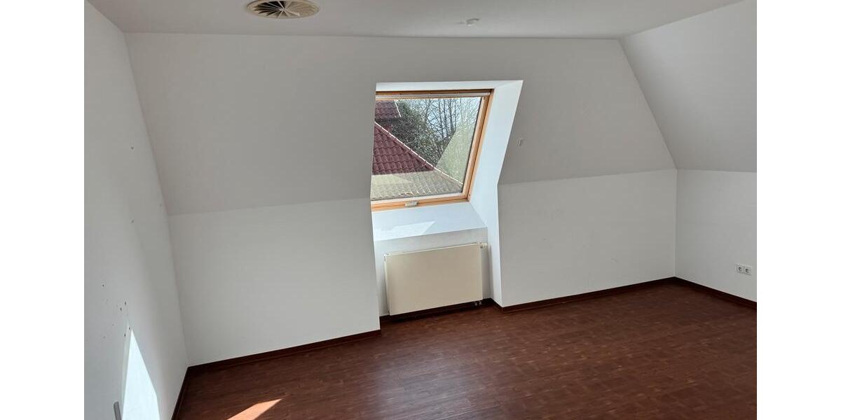 Dachgeschoßwohnung Twist - 3 Zimmer, 135 m&sup2;, 1.080&euro; | Angebot:25656771