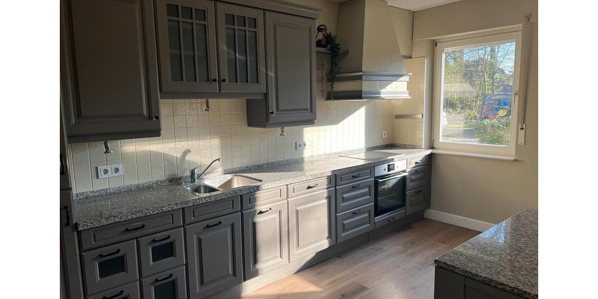 Einfamilienhaus Gronau (Westfahlen) - 10 Zimmer, 300 m&sup2;, 2.700&euro; | Angebot:23702922