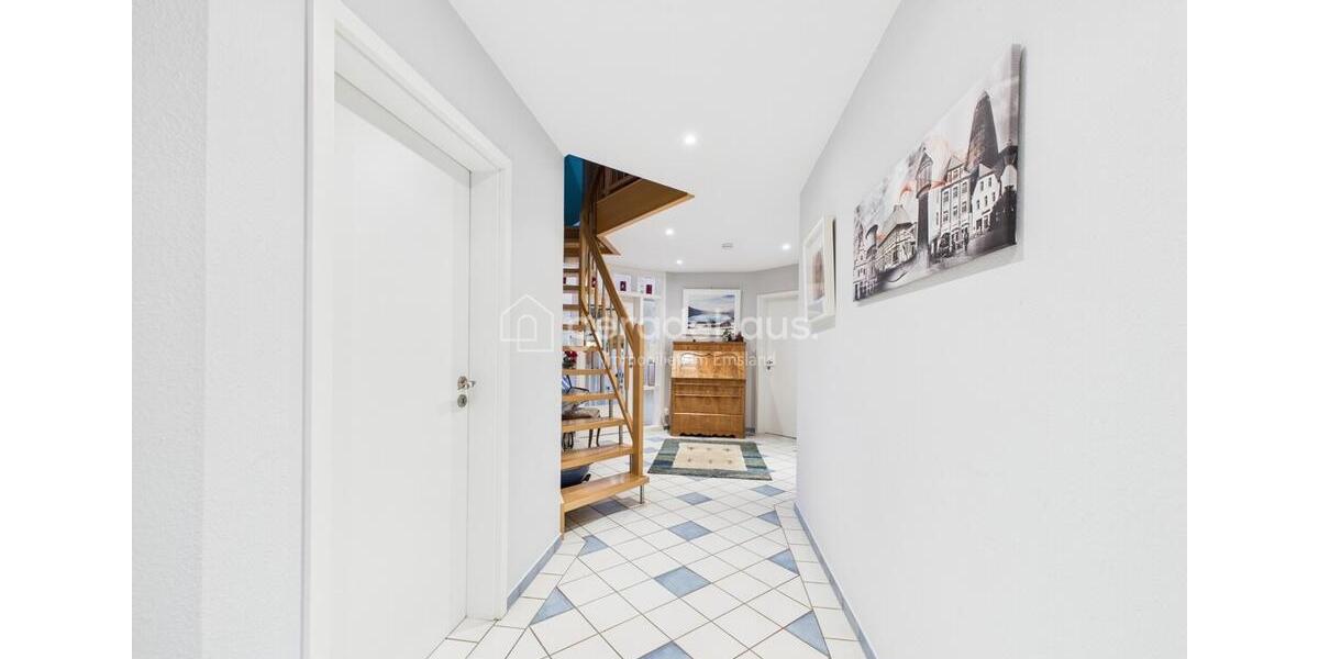 Dachgeschoßwohnung Lingen (Ems) Damaschke - 6.5 Zimmer, 190 m&sup2;, 1.450&euro; | Angebot:24184754