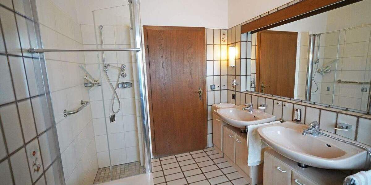 Einfamilienhaus Neuenhaus Neuenhaus - 7 Zimmer, 195 m&sup2;, 335.000&euro; | Angebot:25744154