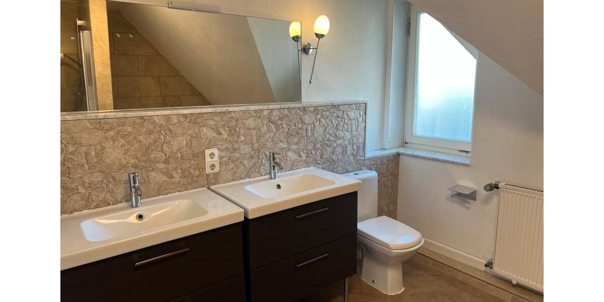 Einfamilienhaus Gronau (Westfahlen) - 10 Zimmer, 300 m&sup2;, 2.700&euro; | Angebot:23702922