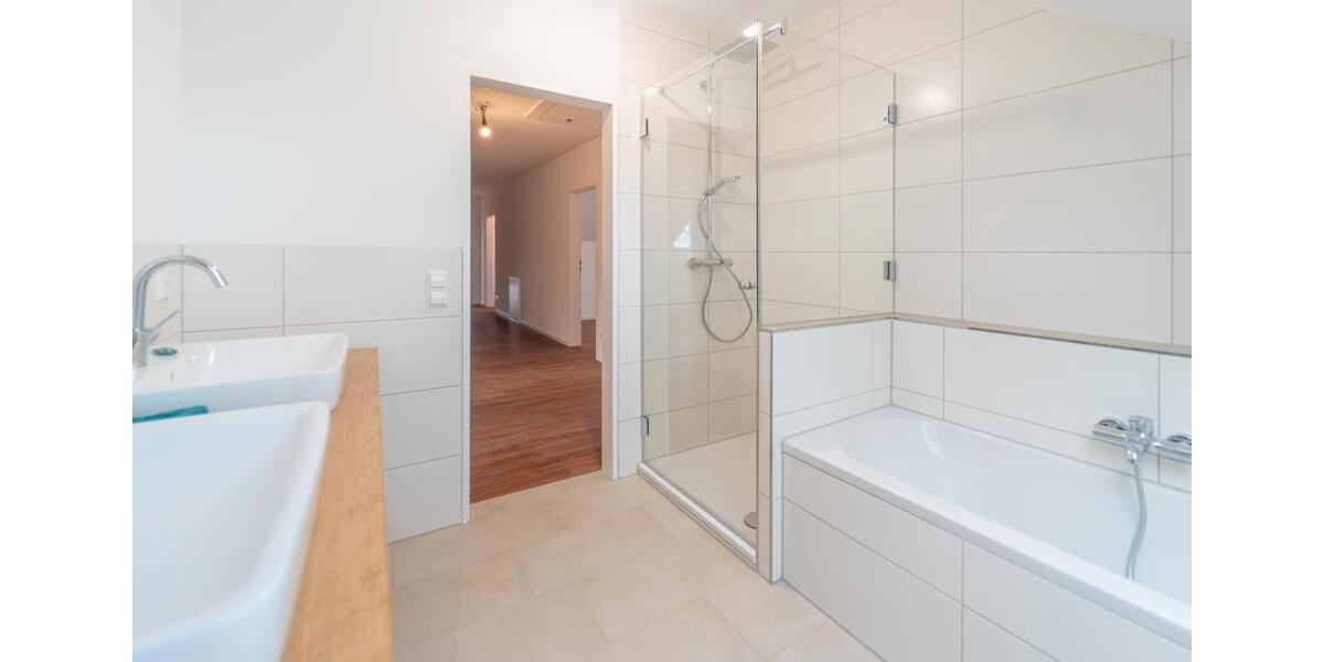 Einfamilienhaus Neuenhaus - 7 Zimmer, 236 m&sup2;, 1.900&euro; | Angebot:26587162