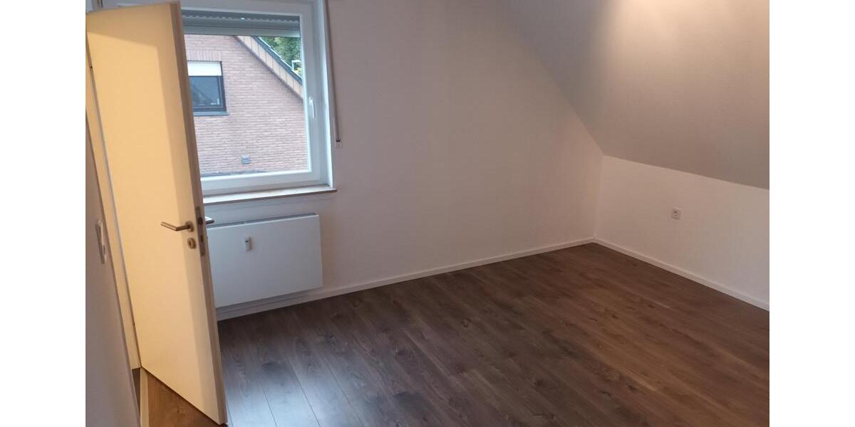 Dachgeschoßwohnung Geeste - 4 Zimmer, 110 m&sup2;, 770&euro; | Angebot:25698822