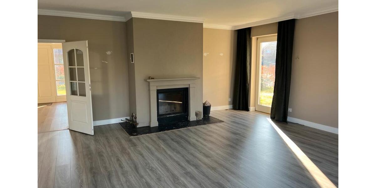 Einfamilienhaus Gronau (Westfahlen) - 10 Zimmer, 300 m&sup2;, 2.700&euro; | Angebot:23702922