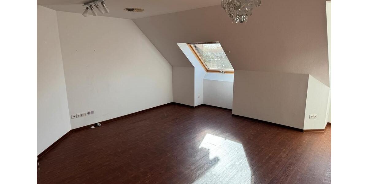 Dachgeschoßwohnung Twist - 3 Zimmer, 135 m&sup2;, 1.080&euro; | Angebot:25656771