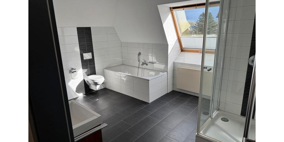 Dachgeschoßwohnung Twist - 3 Zimmer, 135 m&sup2;, 1.080&euro; | Angebot:25656771