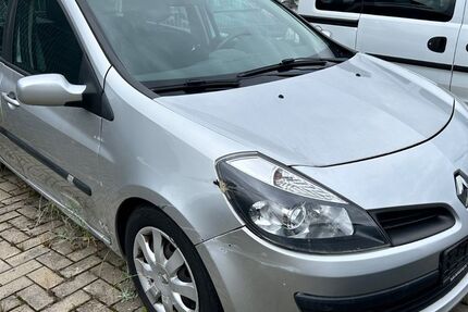 Renault Clio 181.600 km 600 &euro; Neuenhaus 49828